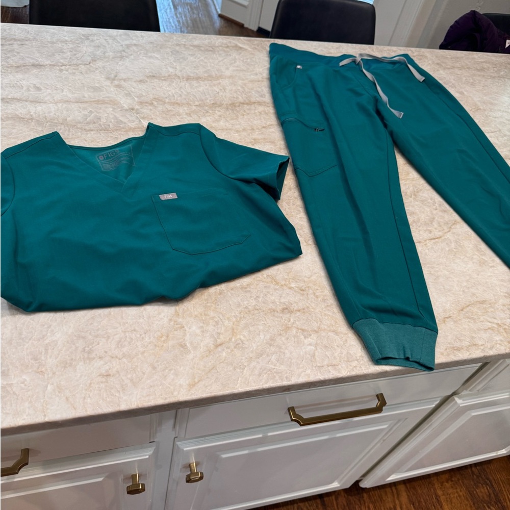 Bright green figs scrubs